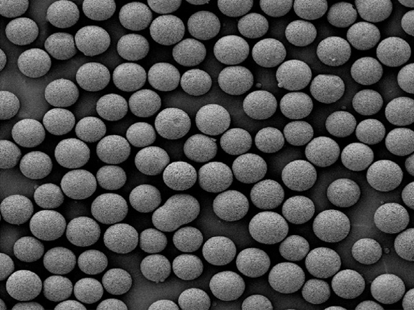 Granulated diamond powder, abrasive fluid and abrasive pad